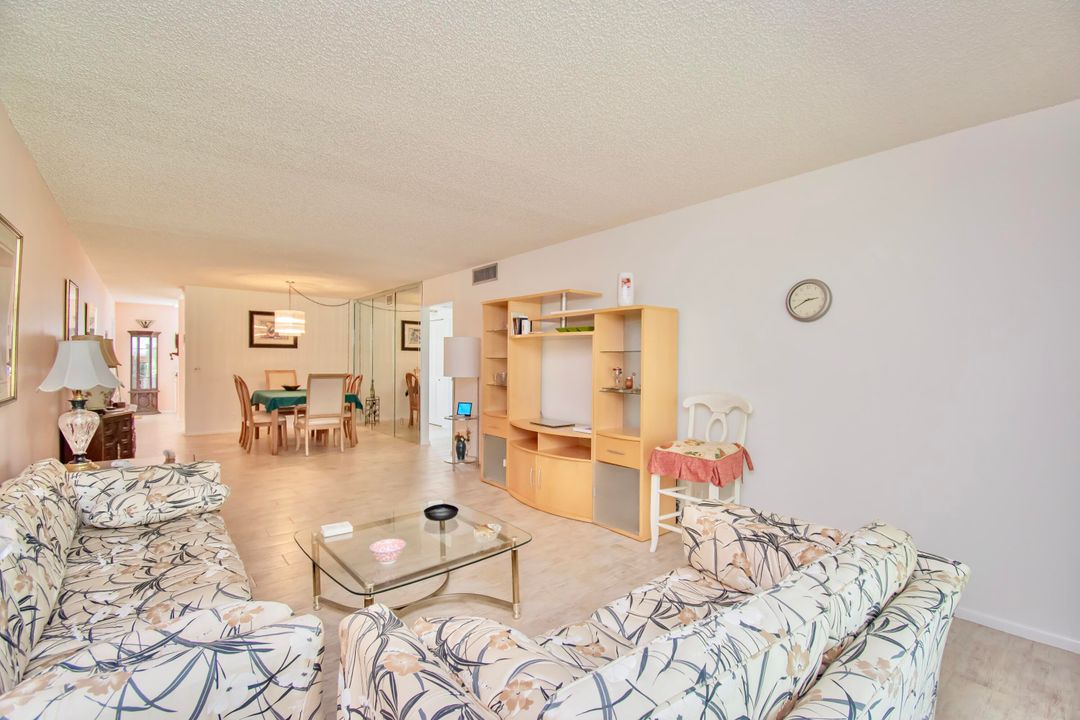 For Sale: $264,900 (2 beds, 2 baths, 1198 Square Feet)