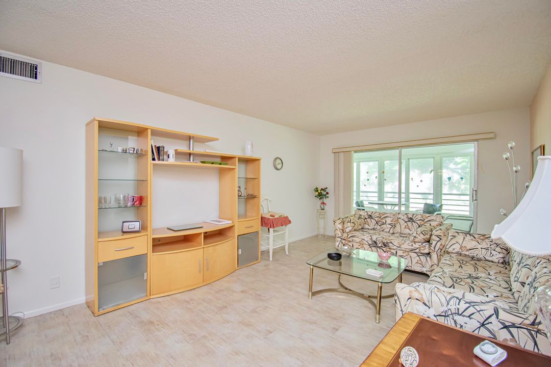 For Sale: $264,900 (2 beds, 2 baths, 1198 Square Feet)