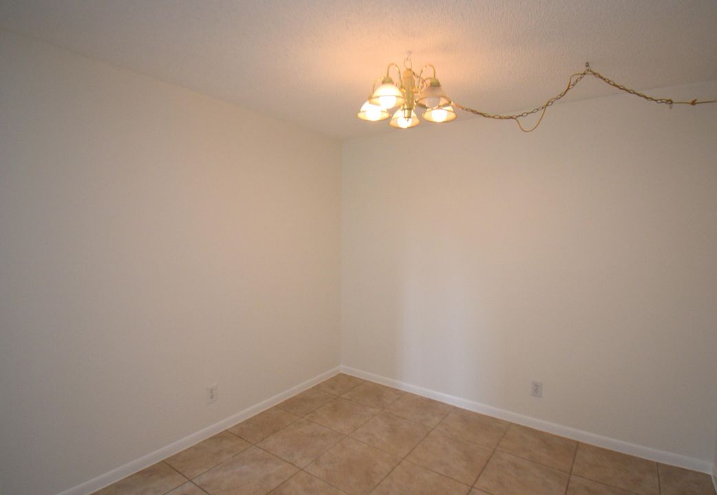 For Rent: $1,900 (2 beds, 2 baths, 1005 Square Feet)