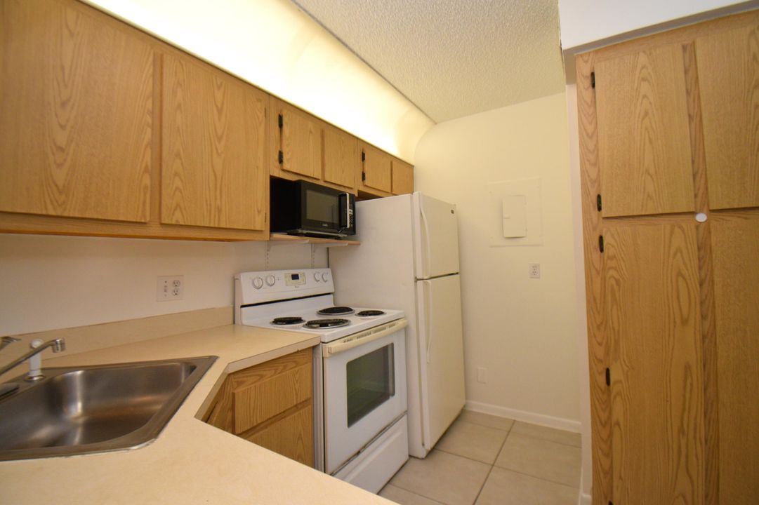 For Rent: $1,900 (2 beds, 2 baths, 1005 Square Feet)