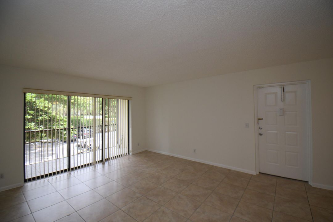 For Rent: $1,900 (2 beds, 2 baths, 1005 Square Feet)