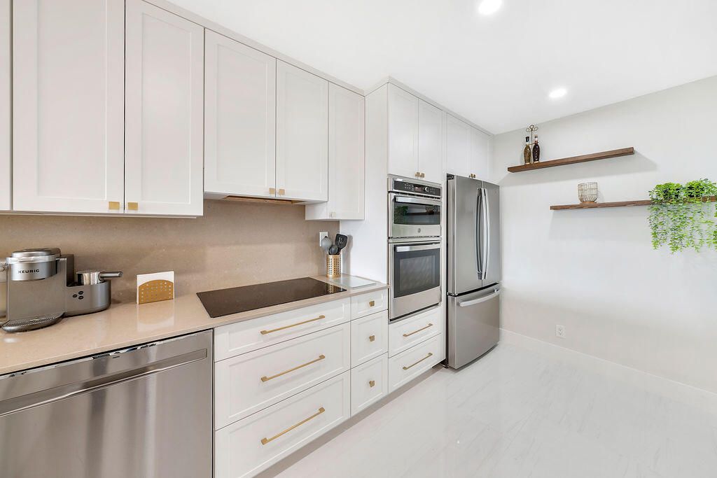 For Sale: $575,000 (2 beds, 2 baths, 1130 Square Feet)