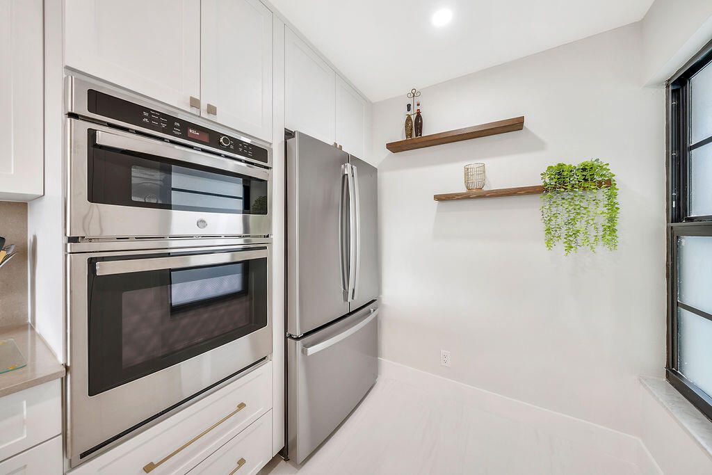 For Sale: $575,000 (2 beds, 2 baths, 1130 Square Feet)