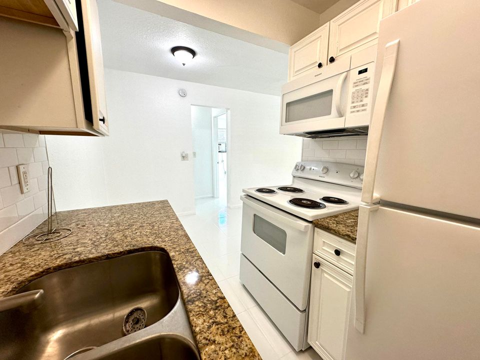 For Rent: $1,800 (1 beds, 1 baths, 650 Square Feet)