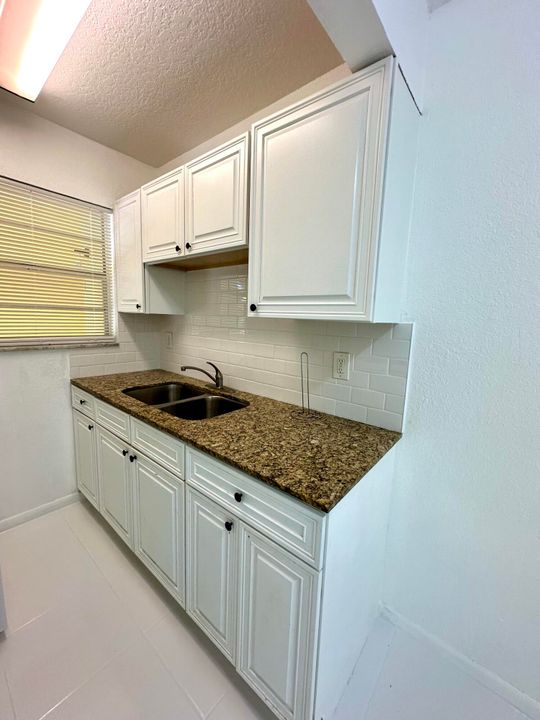 For Rent: $1,800 (1 beds, 1 baths, 650 Square Feet)