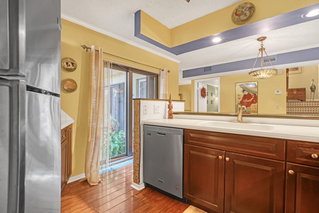 For Sale: $295,000 (2 beds, 2 baths, 1218 Square Feet)