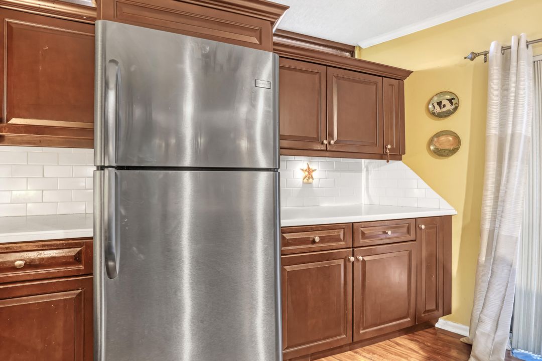 For Sale: $295,000 (2 beds, 2 baths, 1218 Square Feet)