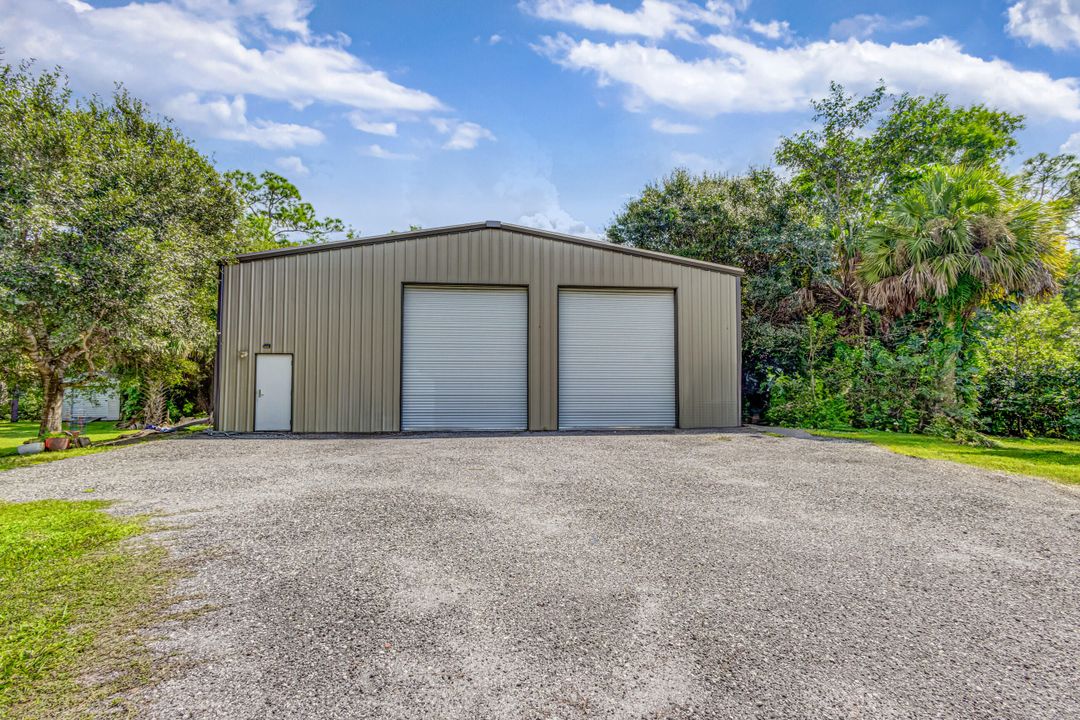 For Sale: $1,900,000 (4 beds, 3 baths, 2977 Square Feet)