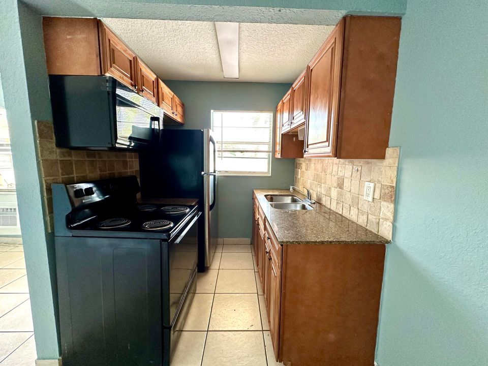 For Rent: $1,775 (1 beds, 1 baths, 650 Square Feet)