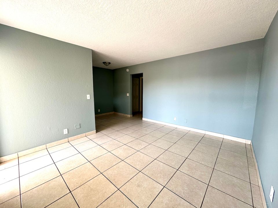 For Rent: $1,775 (1 beds, 1 baths, 650 Square Feet)