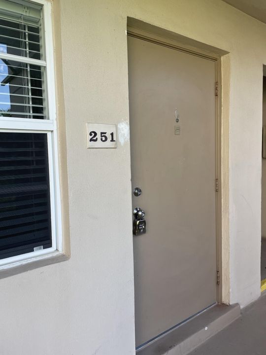 For Rent: $1,500 (1 beds, 1 baths, 570 Square Feet)