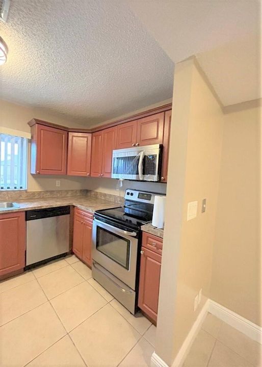 For Rent: $2,150 (2 beds, 2 baths, 1315 Square Feet)