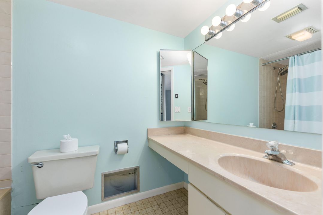 For Sale: $319,900 (2 beds, 2 baths, 1218 Square Feet)