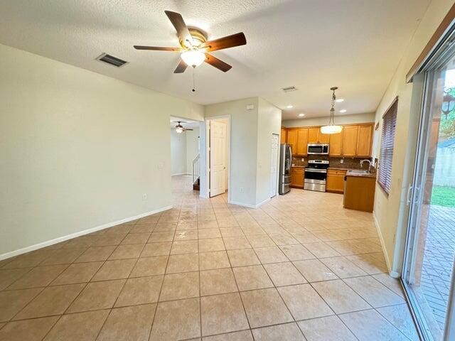 For Rent: $3,600 (4 beds, 2 baths, 2220 Square Feet)