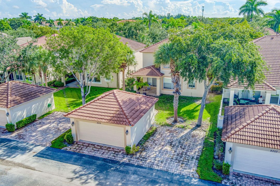 For Sale: $697,000 (4 beds, 2 baths, 2642 Square Feet)