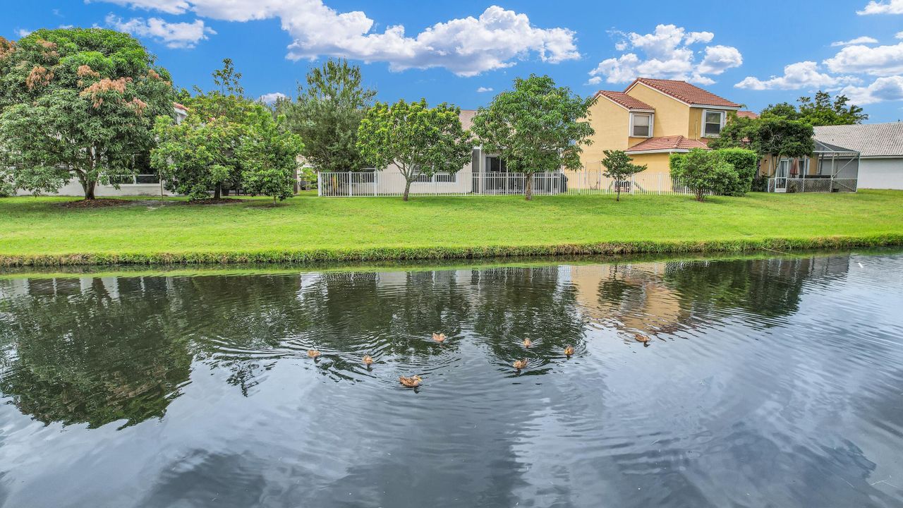 For Sale: $689,000 (3 beds, 2 baths, 1984 Square Feet)