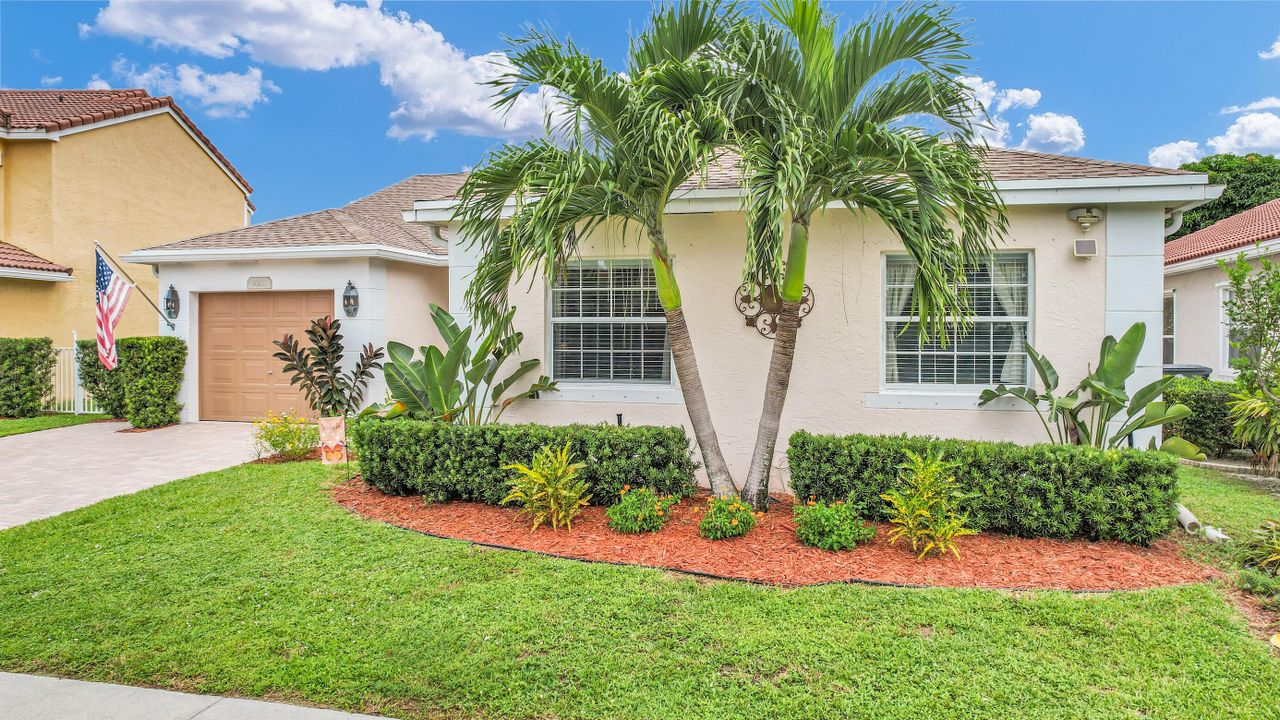 For Sale: $689,000 (3 beds, 2 baths, 1984 Square Feet)