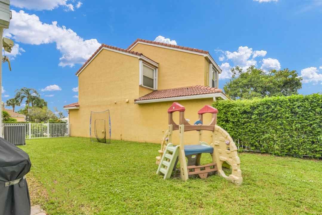 For Sale: $689,000 (3 beds, 2 baths, 1984 Square Feet)