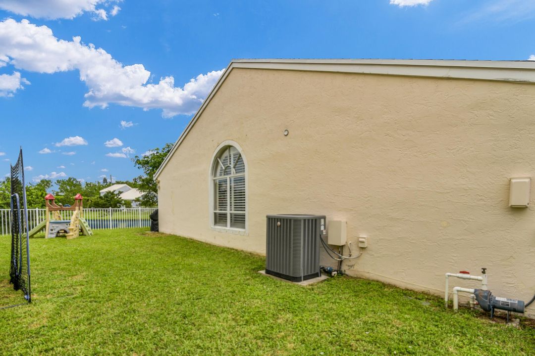 For Sale: $689,000 (3 beds, 2 baths, 1984 Square Feet)