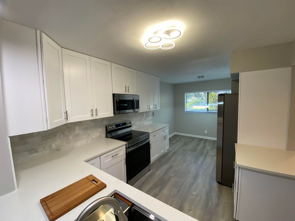 For Sale: $315,000 (2 beds, 2 baths, 1348 Square Feet)