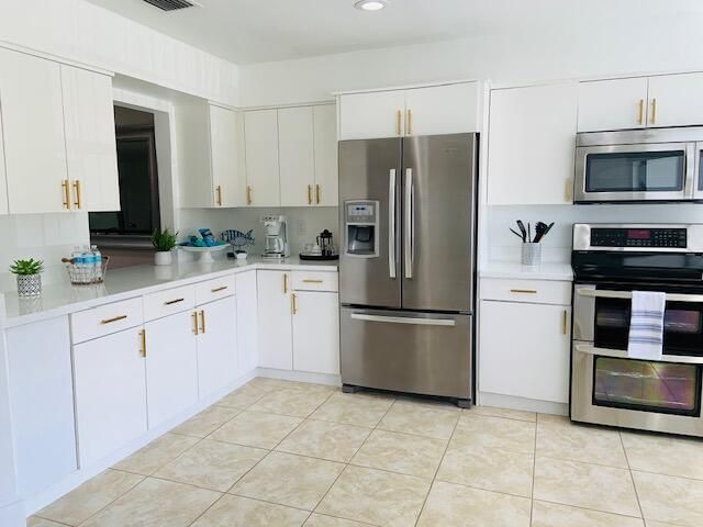 For Rent: $3,400 (2 beds, 2 baths, 1749 Square Feet)