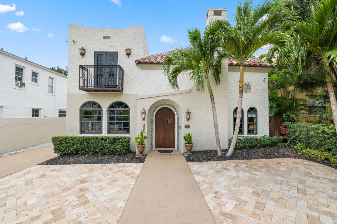 For Sale: $3,895,000 (5 beds, 4 baths, 3210 Square Feet)