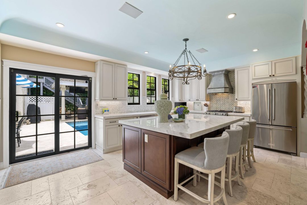 For Sale: $3,895,000 (5 beds, 4 baths, 3210 Square Feet)