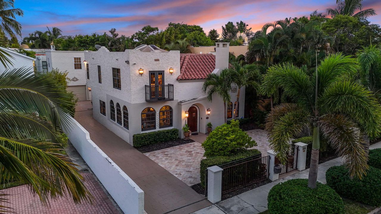 For Sale: $3,895,000 (5 beds, 4 baths, 3210 Square Feet)