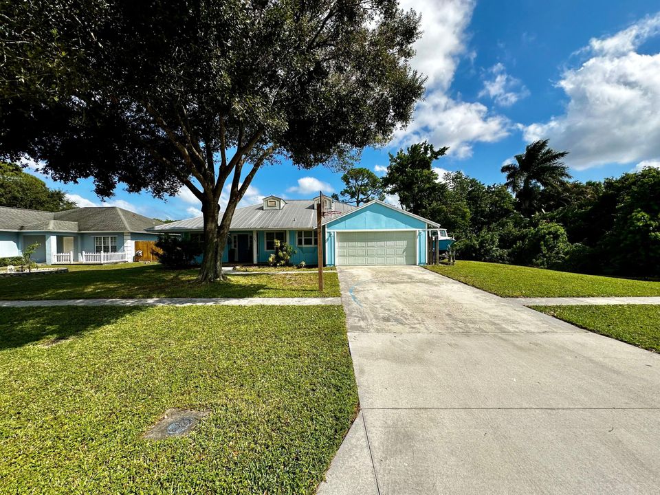 For Sale: $550,000 (3 beds, 2 baths, 1541 Square Feet)