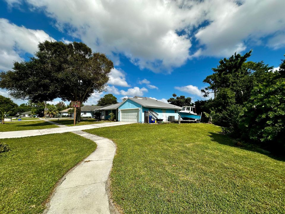 For Sale: $550,000 (3 beds, 2 baths, 1541 Square Feet)