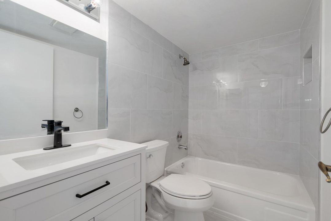 Active With Contract: $195,900 (2 beds, 2 baths, 1006 Square Feet)