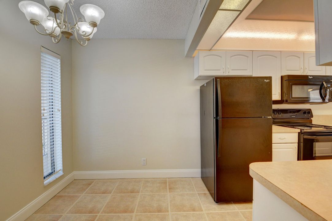 For Sale: $369,900 (2 beds, 2 baths, 1130 Square Feet)