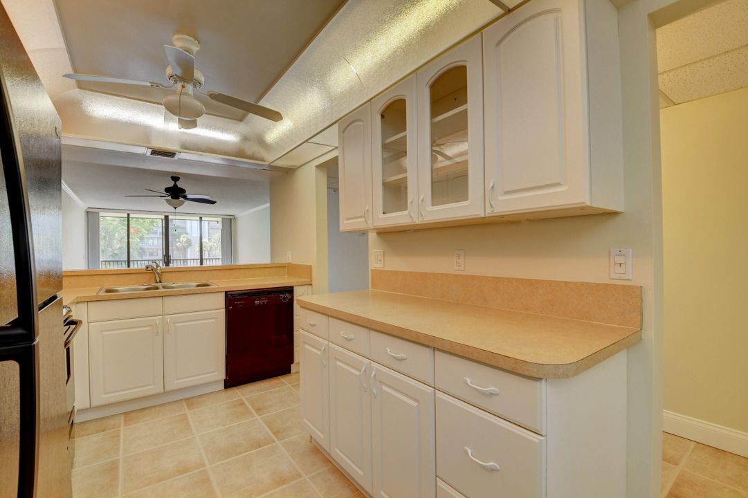 For Sale: $369,900 (2 beds, 2 baths, 1130 Square Feet)