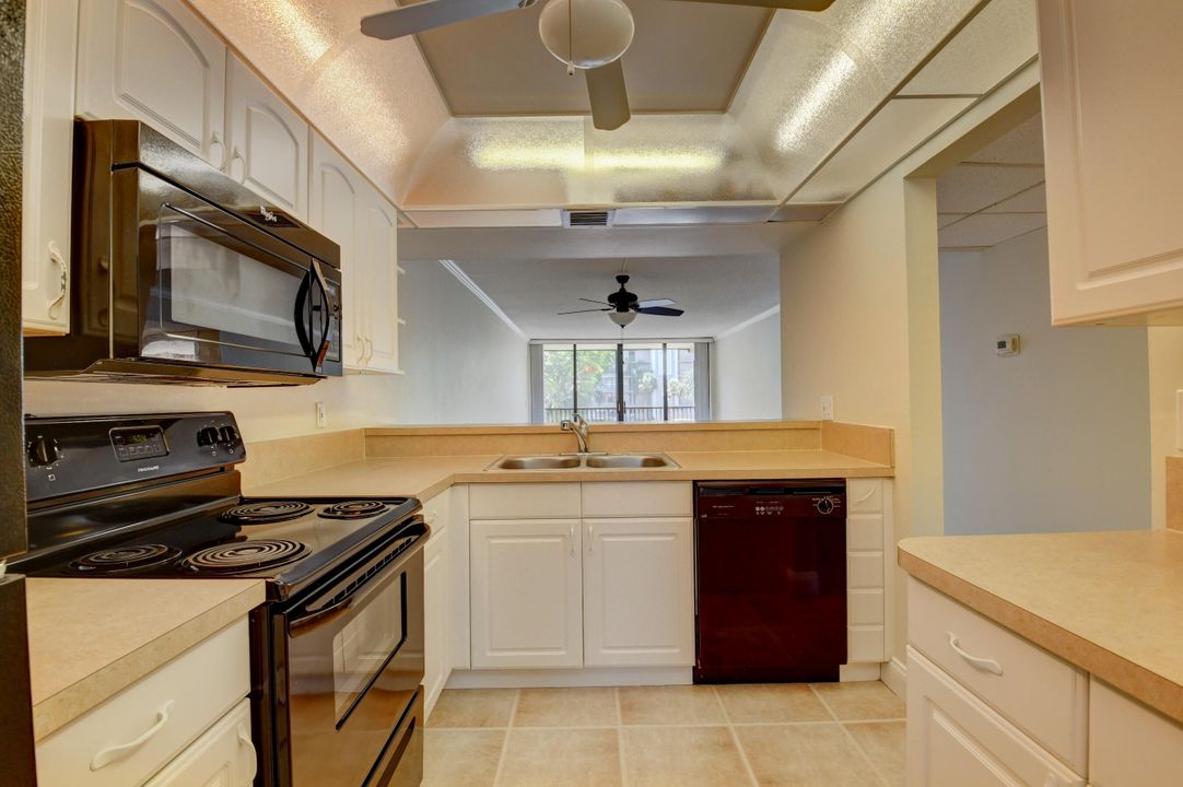 For Sale: $369,900 (2 beds, 2 baths, 1130 Square Feet)