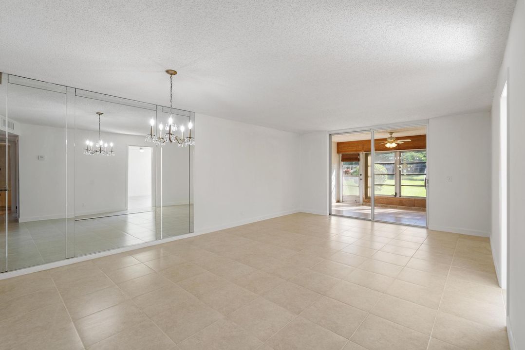 Active With Contract: $195,900 (2 beds, 2 baths, 1006 Square Feet)