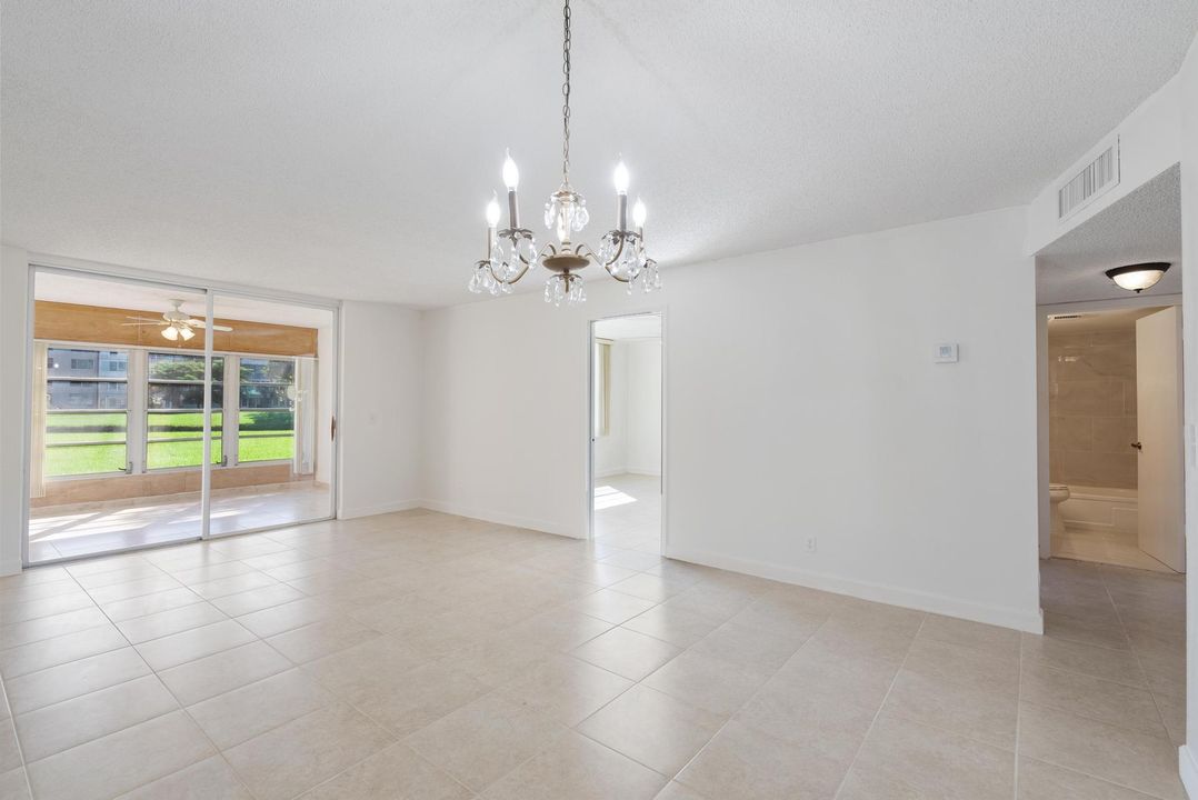 Active With Contract: $195,900 (2 beds, 2 baths, 1006 Square Feet)