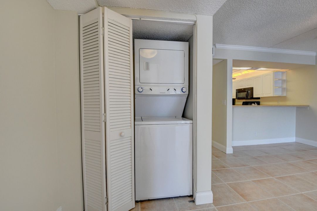 For Sale: $369,900 (2 beds, 2 baths, 1130 Square Feet)