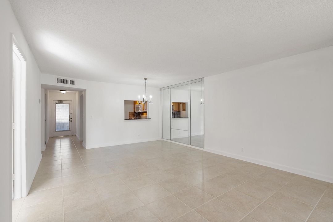 Active With Contract: $195,900 (2 beds, 2 baths, 1006 Square Feet)