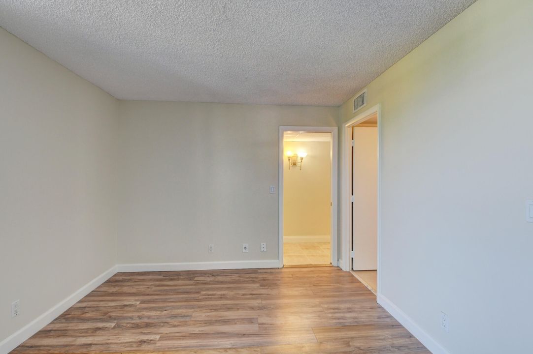 For Sale: $369,900 (2 beds, 2 baths, 1130 Square Feet)