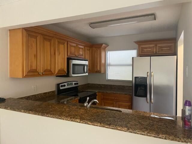 For Rent: $1,900 (2 beds, 2 baths, 904 Square Feet)