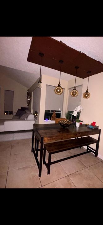 For Rent: $2,500 (2 beds, 2 baths, 948 Square Feet)