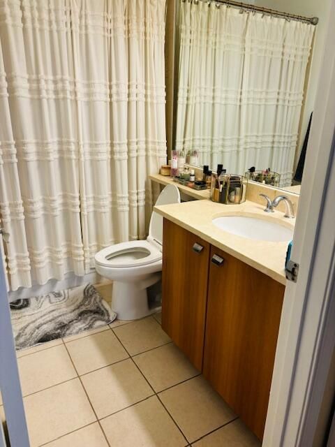 For Rent: $2,500 (2 beds, 2 baths, 948 Square Feet)