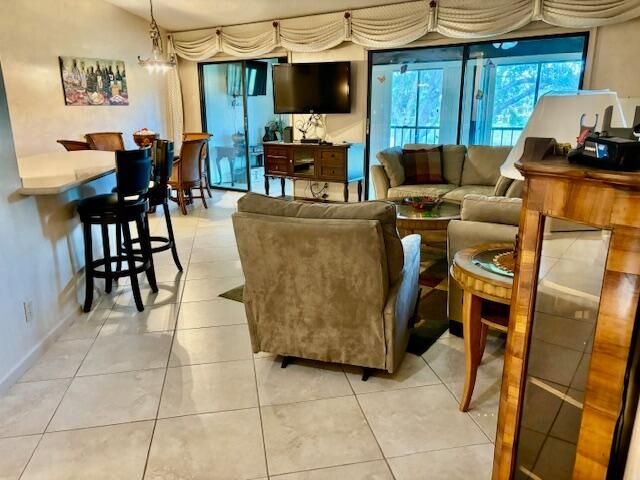 For Rent: $6,000 (2 beds, 2 baths, 1275 Square Feet)