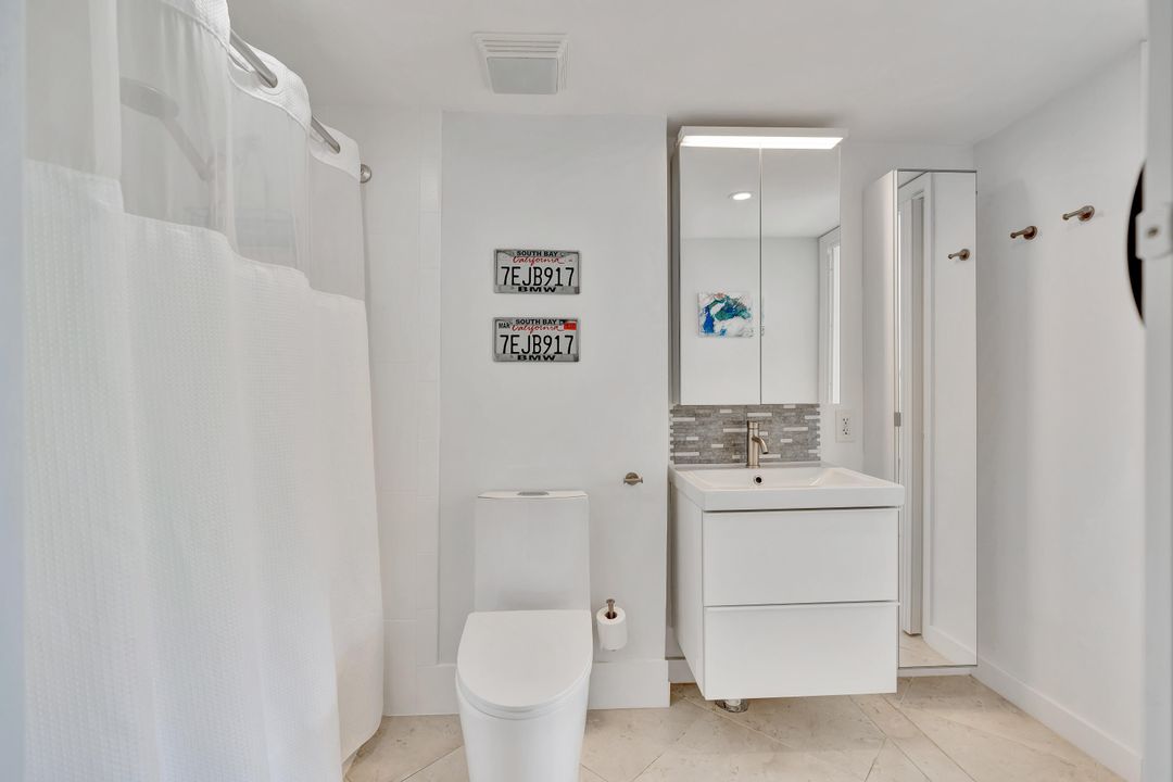 For Sale: $339,000 (1 beds, 1 baths, 662 Square Feet)