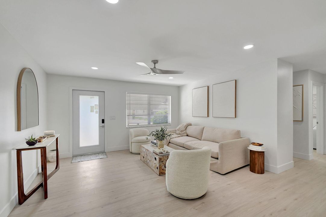 For Sale: $438,000 (2 beds, 2 baths, 1317 Square Feet)