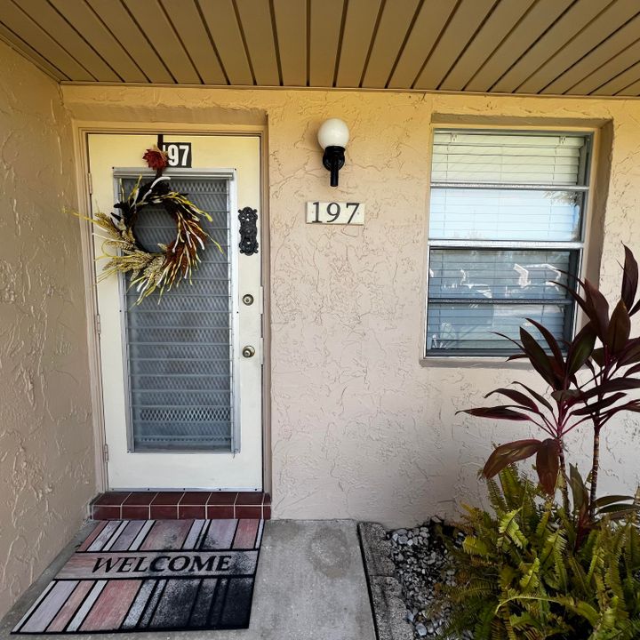 For Rent: $2,100 (2 beds, 2 baths, 1000 Square Feet)