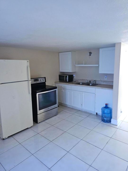 For Rent: $1,375 (1 beds, 1 baths, 396 Square Feet)