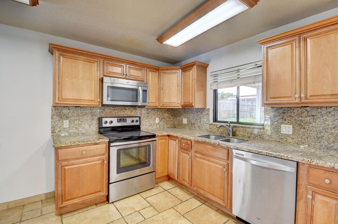 For Rent: $4,200 (3 beds, 2 baths, 1269 Square Feet)