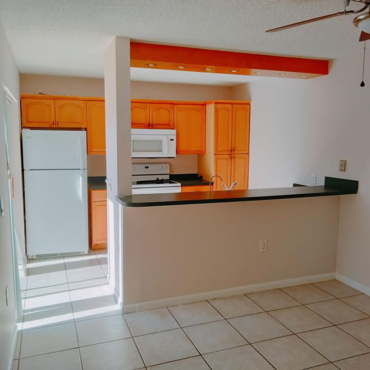 For Rent: $2,200 (2 beds, 2 baths, 1236 Square Feet)