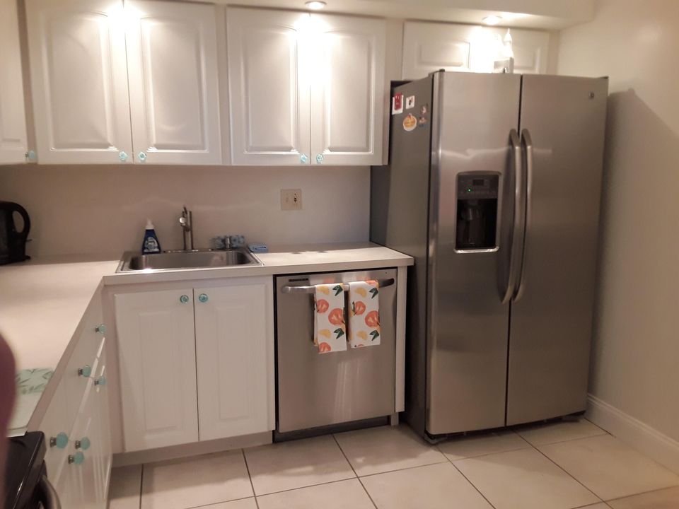 For Rent: $3,000 (2 beds, 2 baths, 1270 Square Feet)